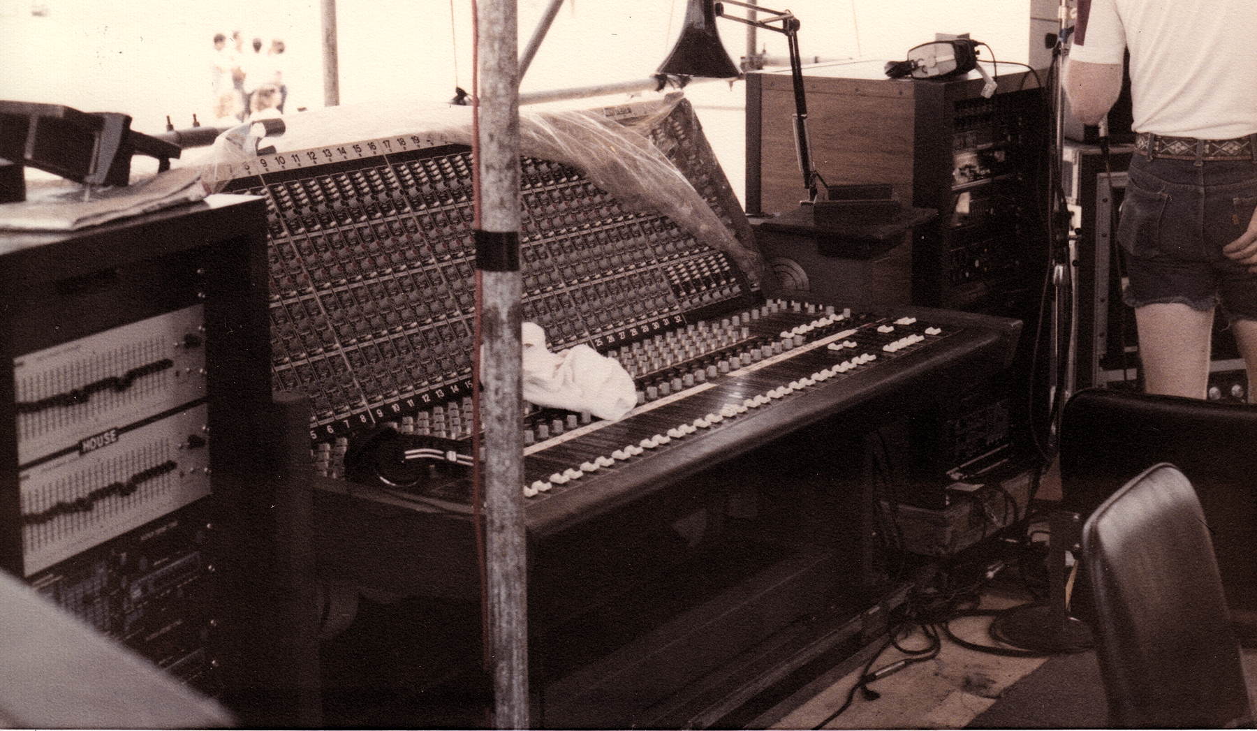 Clair Folding Console Rock n Rio