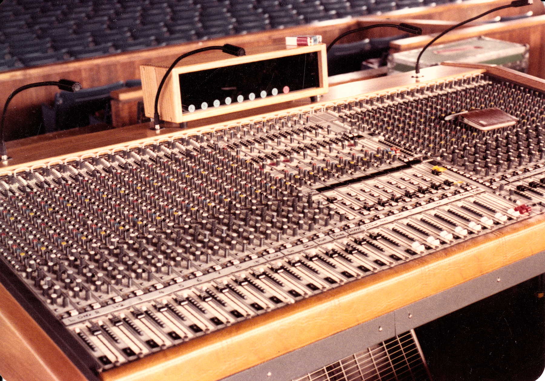 Showco Harrison Consloe